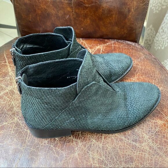 EILEEN FISHER black texture booties 8 - Picture 5 of 8